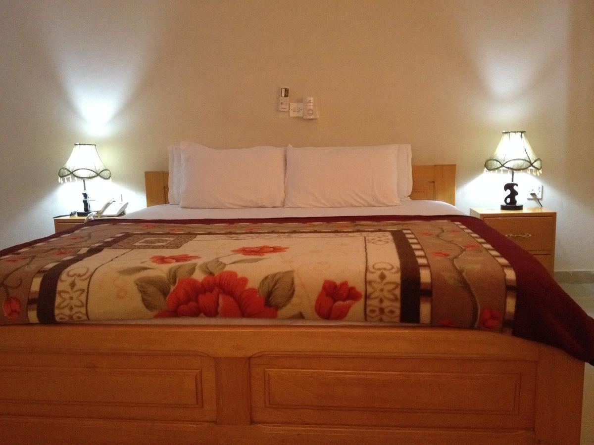 كيب كوست Hotel Francilia المظهر الخارجي الصورة