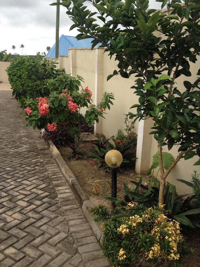 كيب كوست Hotel Francilia المظهر الخارجي الصورة