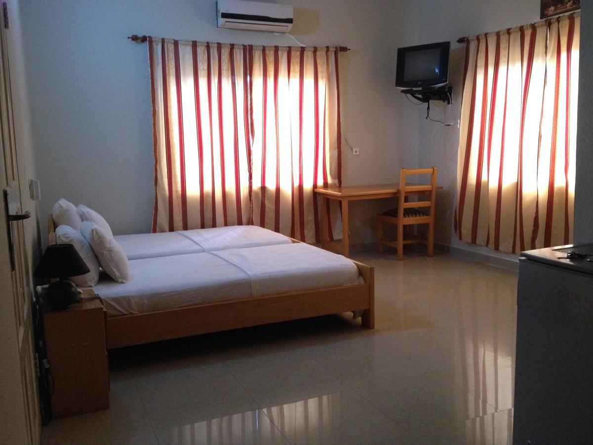كيب كوست Hotel Francilia المظهر الخارجي الصورة